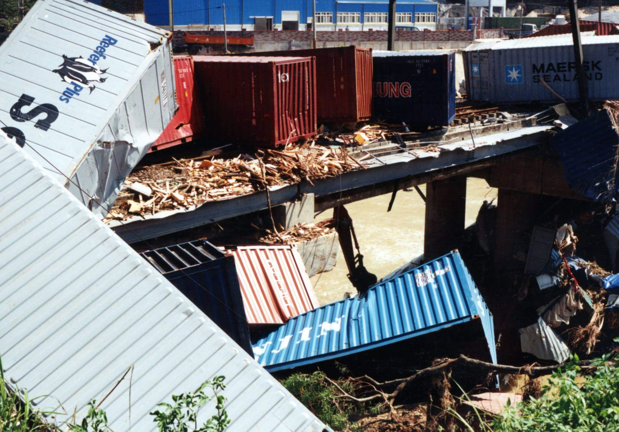 2001年基隆納莉風災慘況