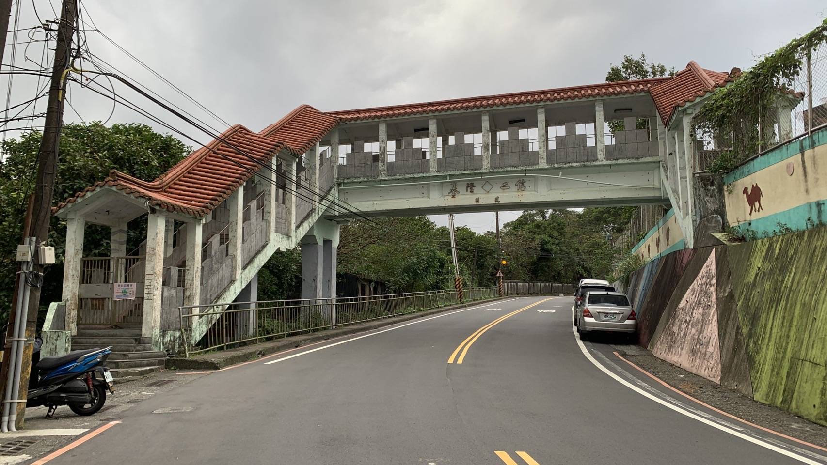 東信國小前天橋