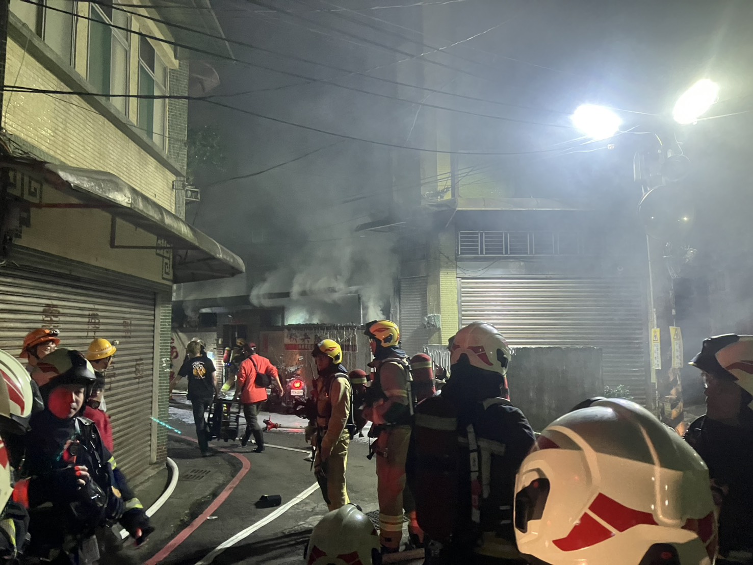 基隆電動車充電起火